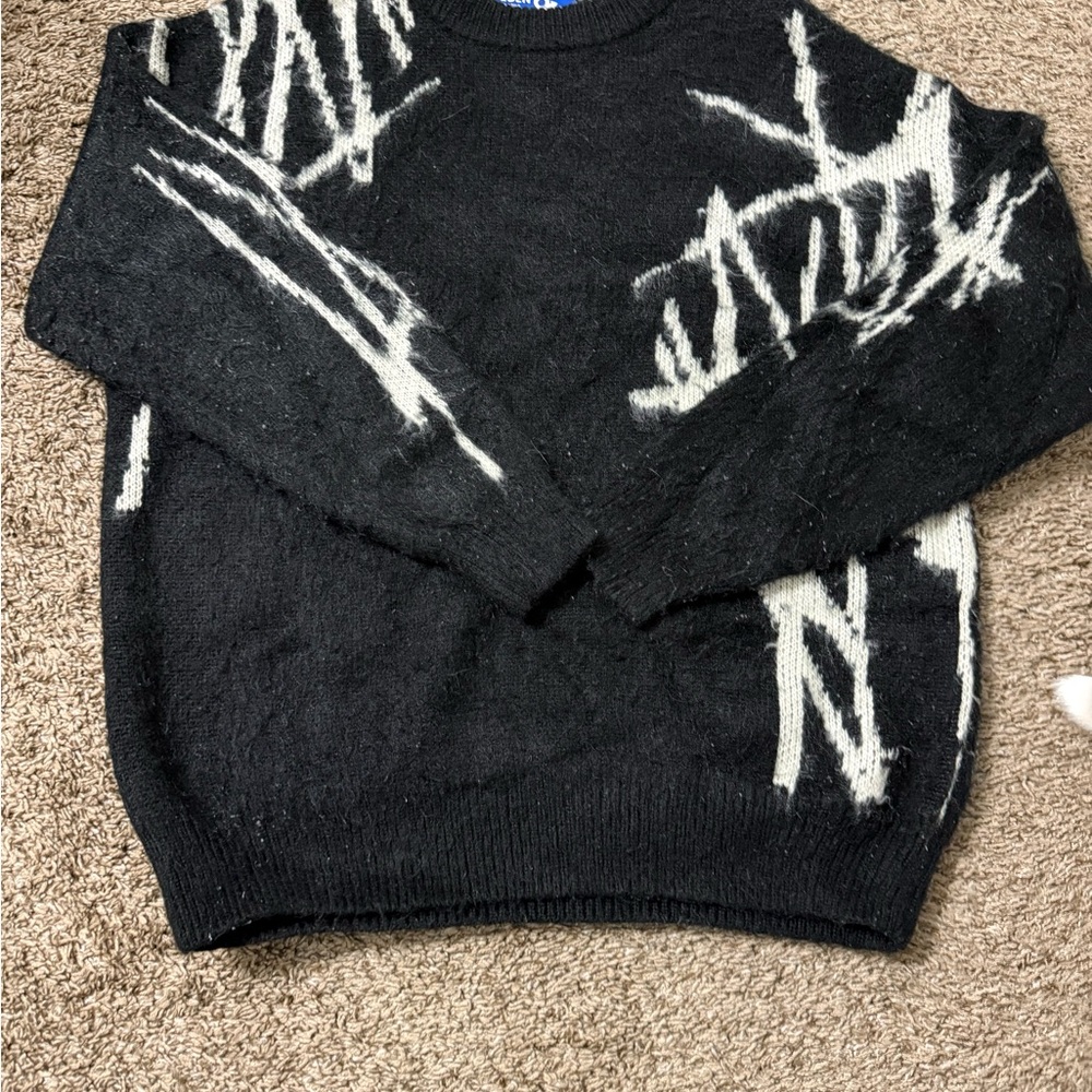 Aelfric Eden Black and White Graphic Crewneck Sweater